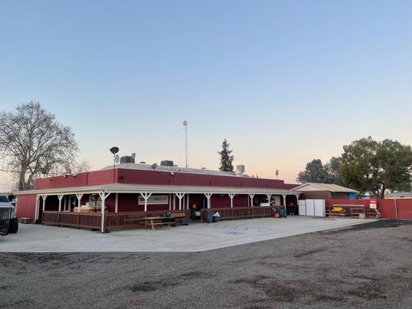 Turn Key Bar & Apartment in Riverdale, CA: 5020 19 1/2 Ave, Riverdale, CA 93656